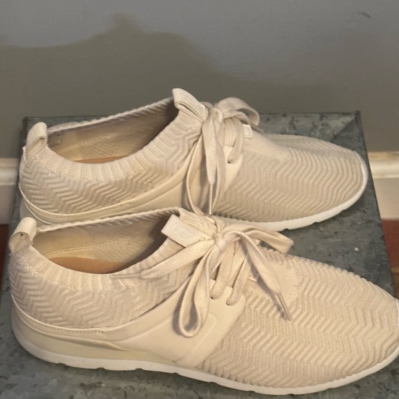 Ugh Tennis Shoes - Picture 2 of 9